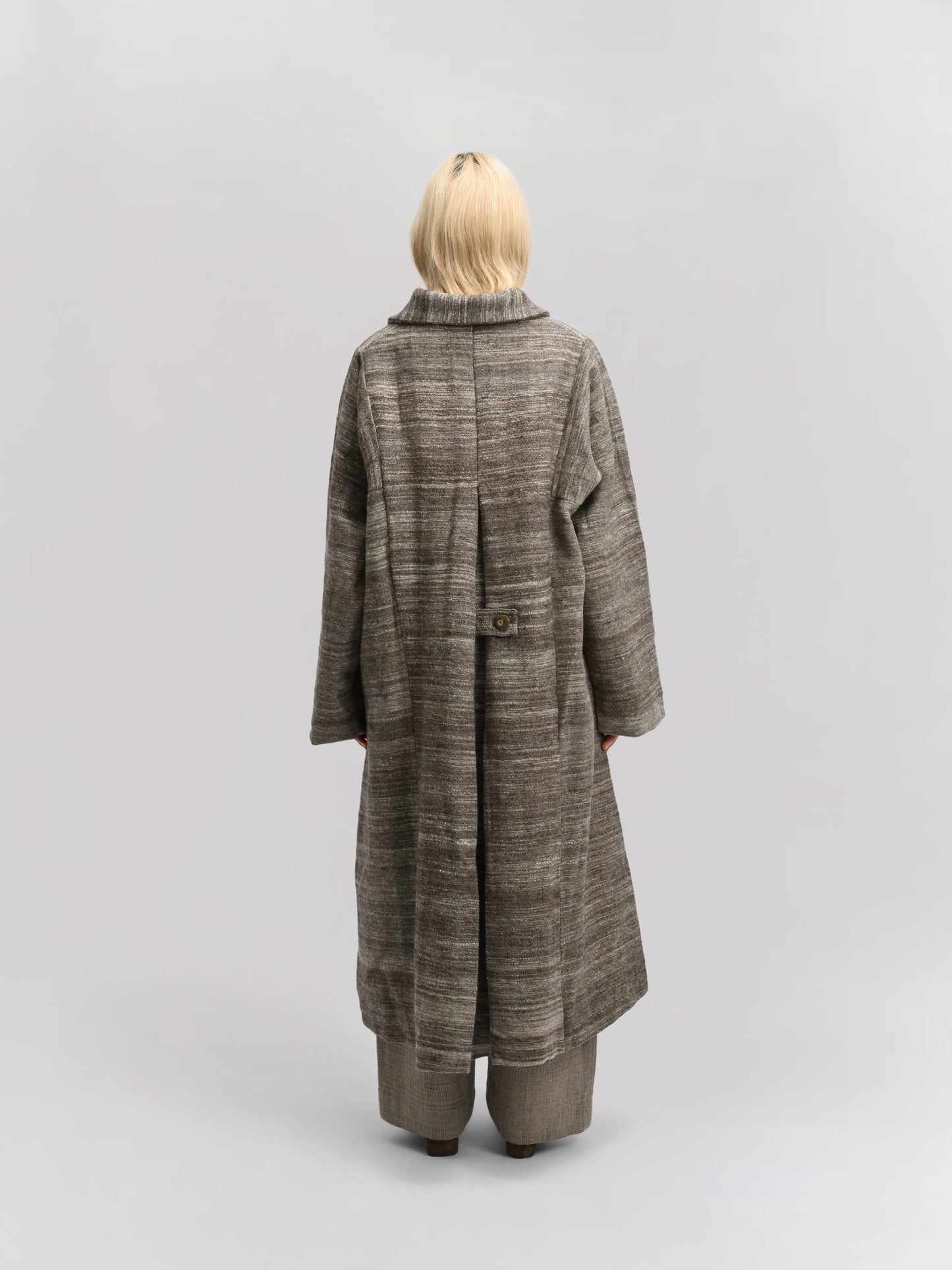Farmer Coat – Handwoven Yak Wool – Soft Grey